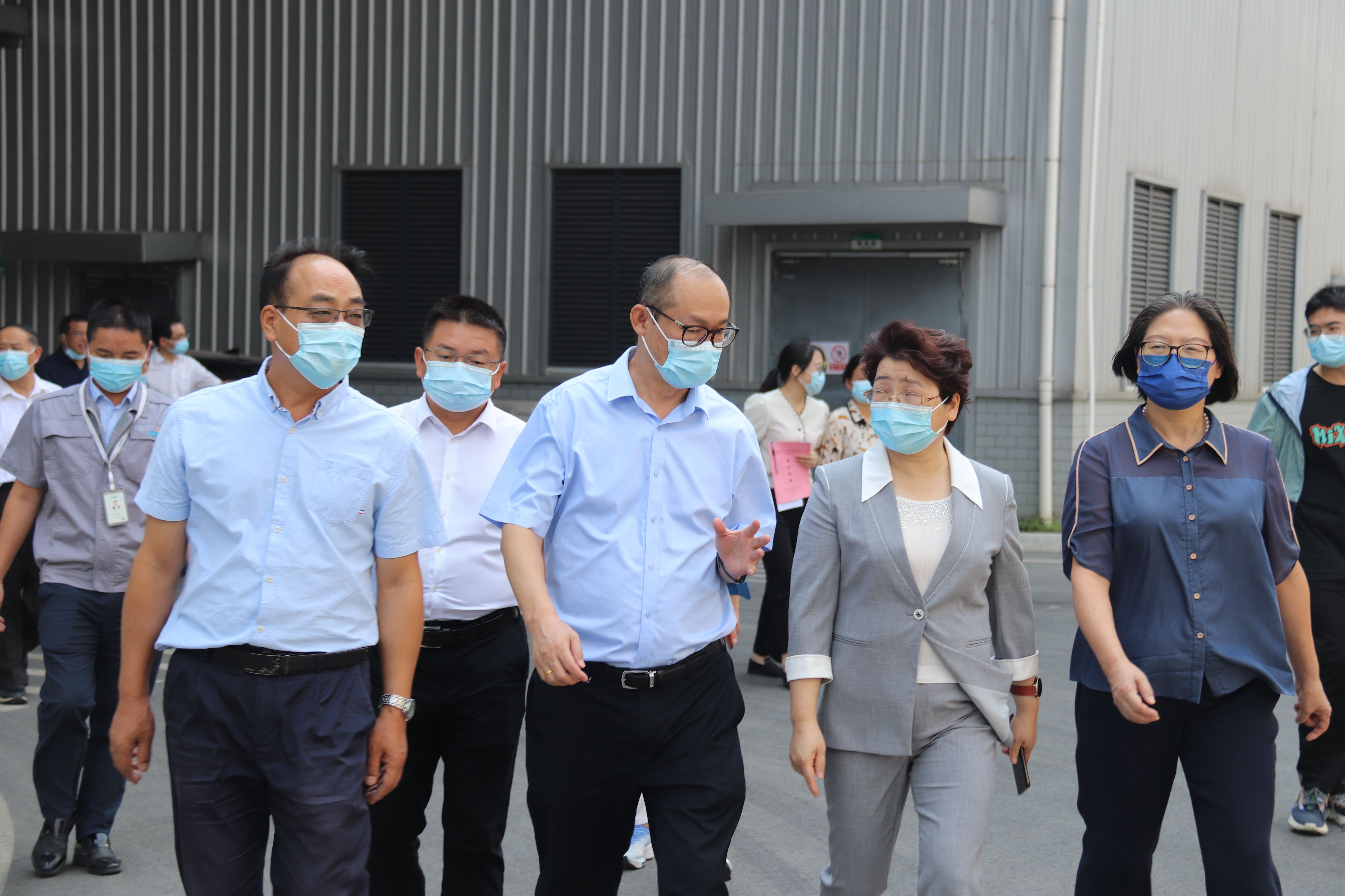 十三屆全國(guó)人大代表邵陽(yáng)小組和部分省、市人大代表2022年專(zhuān)題調(diào)研團(tuán)一行蒞臨我司調(diào)研